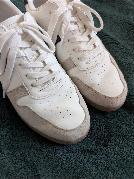 Universal Thread White sneakers - Picture 4 of 5